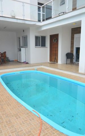 Casa à venda com 328m², 4 quartos e 4 vagasCasa 1 - Piscina