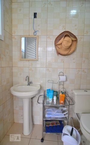 Casa à venda com 328m², 4 quartos e 4 vagasCasa 1 - Banheiro Social