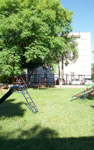 Apartamento à venda com 80m², 2 quartos e sem vaga Apartamento à venda com 80m², 2 quartos e sem vagaPlayground