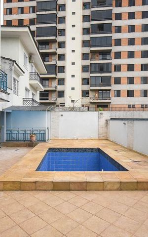 Casa para alugar com 350m², 5 quartos e 5 vagas Casa para alugar com 350m², 5 quartos e 5 vagasPiscina