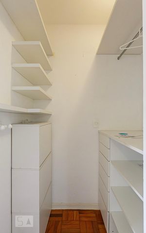 Apartamento à venda com 67m², 2 quartos e 1 vaga Apartamento à venda com 67m², 2 quartos e 1 vagaCloset