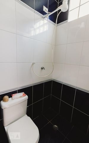 Casa à venda com 150m², 2 quartos e 1 vaga Casa à venda com 150m², 2 quartos e 1 vagaBanheiro 1