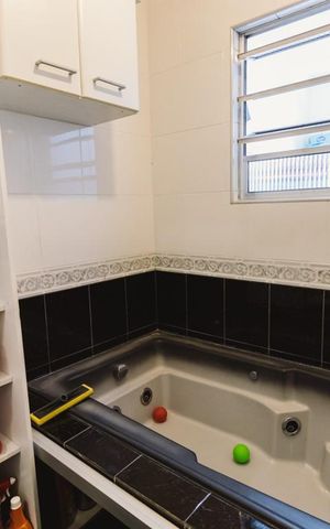 Casa à venda com 150m², 2 quartos e 1 vaga Casa à venda com 150m², 2 quartos e 1 vagaBanheiro 2 Banheira