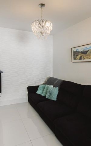 Casa à venda com 150m², 2 quartos e 1 vaga Casa à venda com 150m², 2 quartos e 1 vagaSala