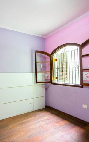 Casa à venda com 245m², 4 quartos e 2 vagas Casa à venda com 245m², 4 quartos e 2 vagasQuarto 4