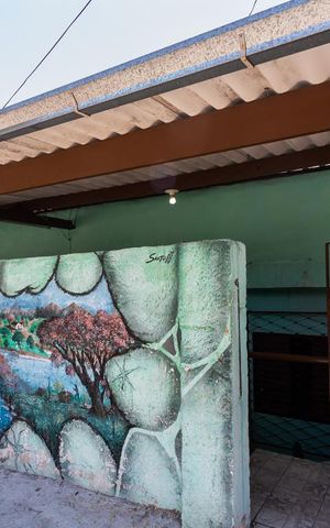 Casa à venda com 80m², 2 quartos e 1 vaga Casa à venda com 80m², 2 quartos e 1 vagaFachada