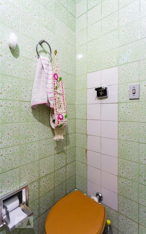 Casa à venda com 80m², 2 quartos e 1 vaga Casa à venda com 80m², 2 quartos e 1 vagaBanheiro