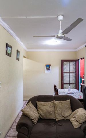 Casa à venda com 80m², 2 quartos e 1 vaga Casa à venda com 80m², 2 quartos e 1 vagaSala