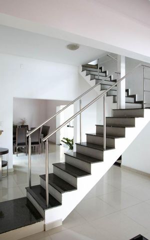 Casa à venda com 378m², 4 quartos e 5 vagas Casa à venda com 378m², 4 quartos e 5 vagasSala