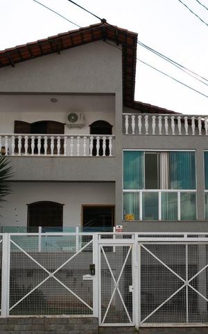 Casa à venda com 378m², 4 quartos e 5 vagas Casa à venda com 378m², 4 quartos e 5 vagasFachada