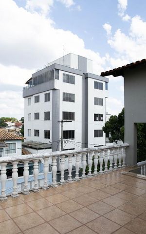 Casa à venda com 378m², 4 quartos e 5 vagas Casa à venda com 378m², 4 quartos e 5 vagasVaranda