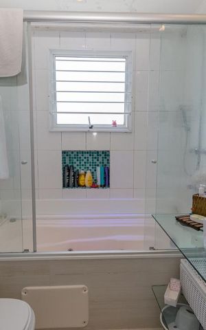 Apartamento à venda com 156m², 3 quartos e 3 vagas Apartamento à venda com 156m², 3 quartos e 3 vagasBanheiro da Suíte 1