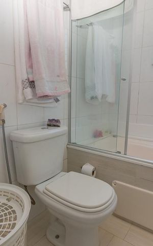 Apartamento à venda com 156m², 3 quartos e 3 vagas Apartamento à venda com 156m², 3 quartos e 3 vagasBanheiro da Suíte 1