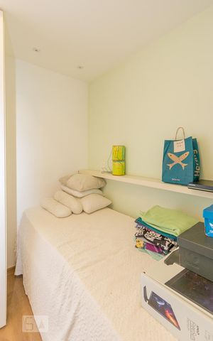 Apartamento à venda com 156m², 3 quartos e 3 vagas Apartamento à venda com 156m², 3 quartos e 3 vagasQuarto de Serviço