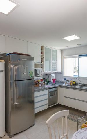 Apartamento à venda com 156m², 3 quartos e 3 vagas Apartamento à venda com 156m², 3 quartos e 3 vagasCozinha