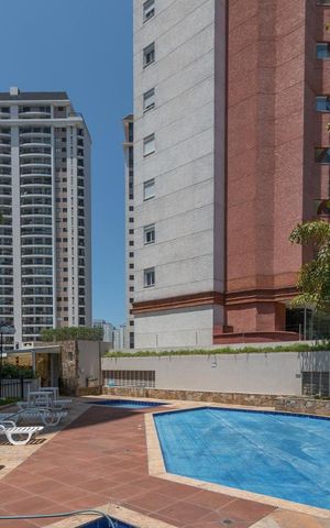 Apartamento à venda com 156m², 3 quartos e 3 vagas Apartamento à venda com 156m², 3 quartos e 3 vagasPiscina
