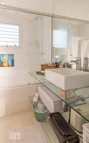 Apartamento à venda com 156m², 3 quartos e 3 vagas Apartamento à venda com 156m², 3 quartos e 3 vagasBanheiro da Suíte 1
