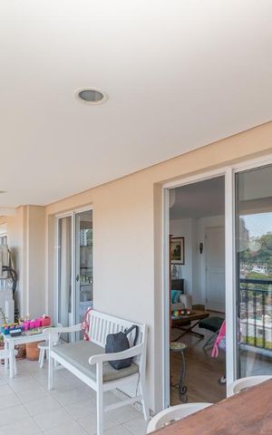 Apartamento à venda com 156m², 3 quartos e 3 vagas Apartamento à venda com 156m², 3 quartos e 3 vagasVaranda da Sala