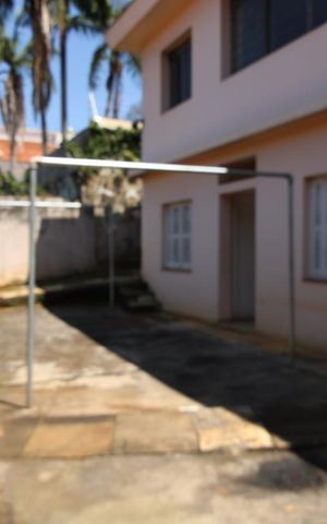 Casa à venda com 750m², 5 quartos e 4 vagasFundos da casa
