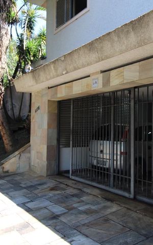 Casa à venda com 750m², 5 quartos e 4 vagasEntrada - garagem