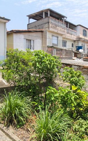 Casa à venda com 150m², 3 quartos e 4 vagas Casa à venda com 150m², 3 quartos e 4 vagasJardim