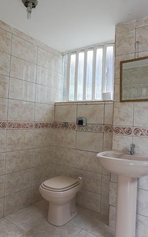 Casa à venda com 600m², 4 quartos e 3 vagas Casa à venda com 600m², 4 quartos e 3 vagasBanheiro de Serviço
