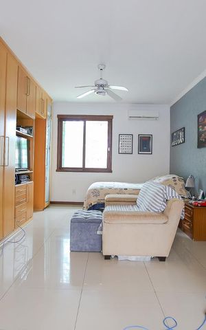 Casa à venda com 600m², 4 quartos e 3 vagas Casa à venda com 600m², 4 quartos e 3 vagasSuíte 1