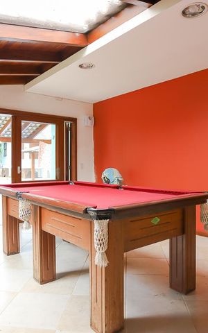 Casa à venda com 600m², 4 quartos e 3 vagas Casa à venda com 600m², 4 quartos e 3 vagasSala de Jogos