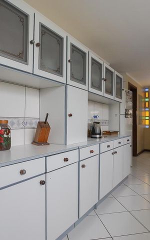Casa à venda com 600m², 4 quartos e 3 vagas Casa à venda com 600m², 4 quartos e 3 vagasCozinha