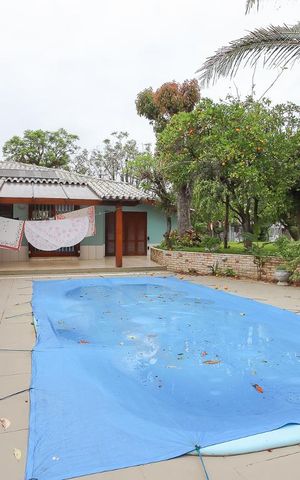 Casa à venda com 600m², 4 quartos e 3 vagas Casa à venda com 600m², 4 quartos e 3 vagasPiscina