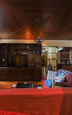 Casa à venda com 600m², 4 quartos e 3 vagas Casa à venda com 600m², 4 quartos e 3 vagasSala