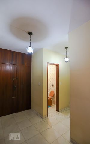 Casa à venda com 600m², 4 quartos e 3 vagas Casa à venda com 600m², 4 quartos e 3 vagasHall de Entrada