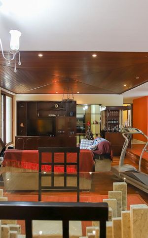 Casa à venda com 600m², 4 quartos e 3 vagas Casa à venda com 600m², 4 quartos e 3 vagasSala