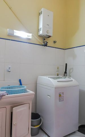 Casa à venda com 600m², 4 quartos e 3 vagas Casa à venda com 600m², 4 quartos e 3 vagasÁrea de Serviço