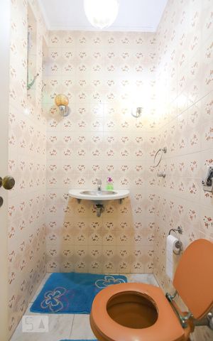 Casa à venda com 600m², 4 quartos e 3 vagas Casa à venda com 600m², 4 quartos e 3 vagasLavabo