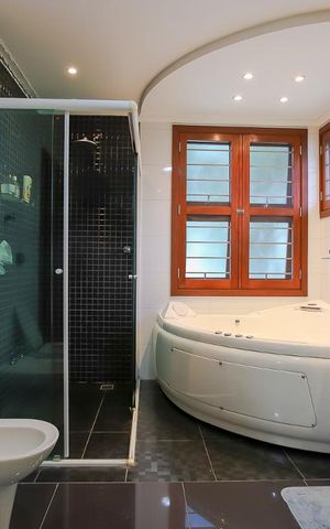 Casa à venda com 600m², 4 quartos e 3 vagas Casa à venda com 600m², 4 quartos e 3 vagasBanheiro da Suíte 2