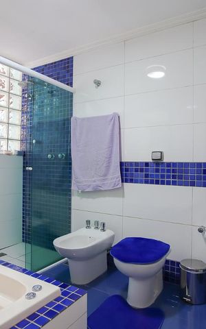 Casa à venda com 600m², 4 quartos e 3 vagas Casa à venda com 600m², 4 quartos e 3 vagasBanheiro da Suíte 1