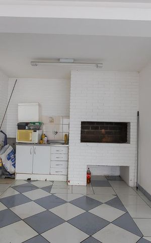 Casa à venda com 600m², 4 quartos e 3 vagas Casa à venda com 600m², 4 quartos e 3 vagasGaragem