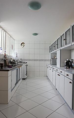 Casa à venda com 600m², 4 quartos e 3 vagas Casa à venda com 600m², 4 quartos e 3 vagasCozinha