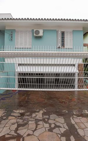 Casa à venda com 600m², 4 quartos e 3 vagas Casa à venda com 600m², 4 quartos e 3 vagasFachada da Casa