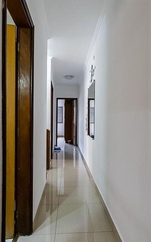 Casa à venda com 225m², 3 quartos e 2 vagas Casa à venda com 225m², 3 quartos e 2 vagasCorredor