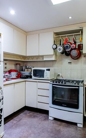 Casa à venda com 225m², 3 quartos e 2 vagas Casa à venda com 225m², 3 quartos e 2 vagasCozinha