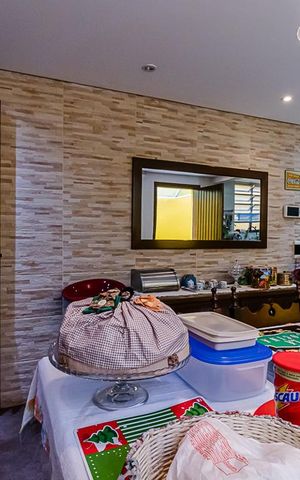 Casa à venda com 225m², 3 quartos e 2 vagas Casa à venda com 225m², 3 quartos e 2 vagasCopa
