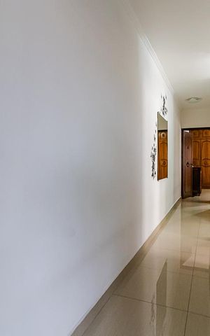 Casa à venda com 225m², 3 quartos e 2 vagas Casa à venda com 225m², 3 quartos e 2 vagasCorredor