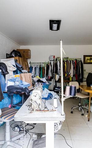 Casa à venda com 225m², 3 quartos e 2 vagas Casa à venda com 225m², 3 quartos e 2 vagasSalão