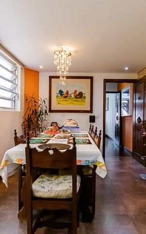 Casa à venda com 225m², 3 quartos e 2 vagas Casa à venda com 225m², 3 quartos e 2 vagasCopa