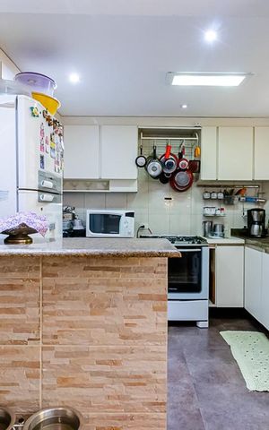 Casa à venda com 225m², 3 quartos e 2 vagas Casa à venda com 225m², 3 quartos e 2 vagasCozinha