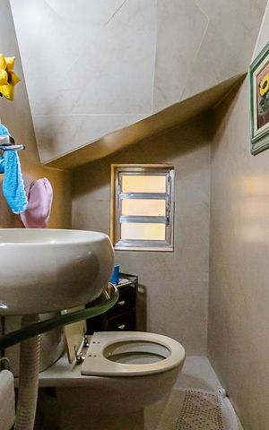 Casa à venda com 225m², 3 quartos e 2 vagas Casa à venda com 225m², 3 quartos e 2 vagasLavabo