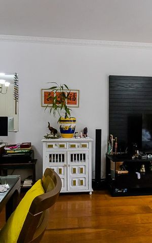 Casa à venda com 225m², 3 quartos e 2 vagas Casa à venda com 225m², 3 quartos e 2 vagasSala