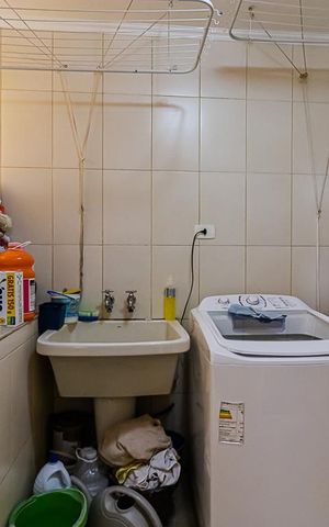 Casa à venda com 225m², 3 quartos e 2 vagas Casa à venda com 225m², 3 quartos e 2 vagasÁrea de Serviço